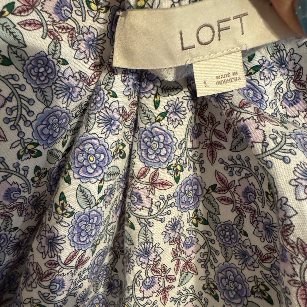 ANN TAYLOR LOFT Pretty  Floral Top    LARGE   #2 - Picture 7 of 7
